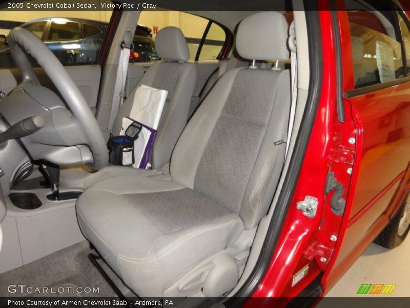 Victory Red / Gray 2005 Chevrolet Cobalt Sedan