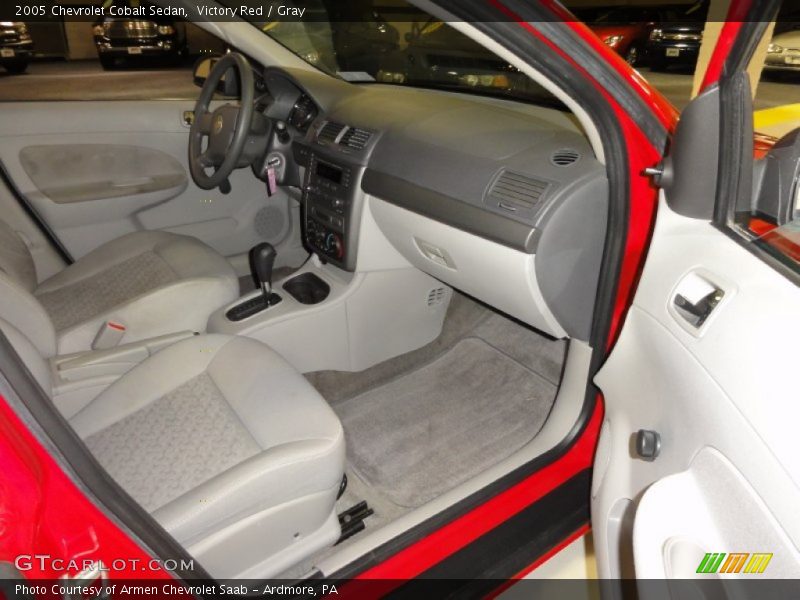 Victory Red / Gray 2005 Chevrolet Cobalt Sedan