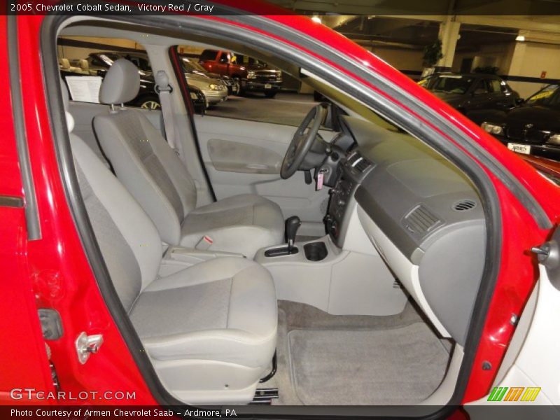 Victory Red / Gray 2005 Chevrolet Cobalt Sedan