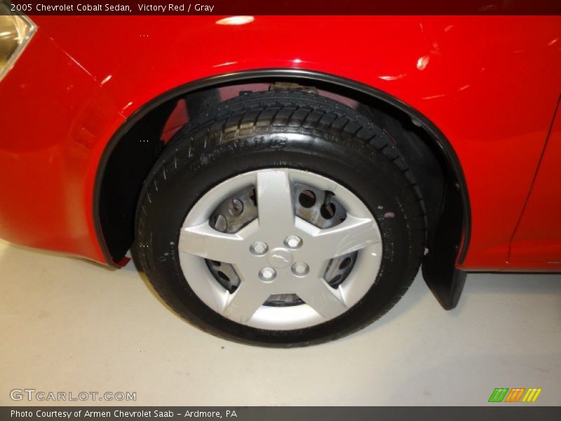 Victory Red / Gray 2005 Chevrolet Cobalt Sedan