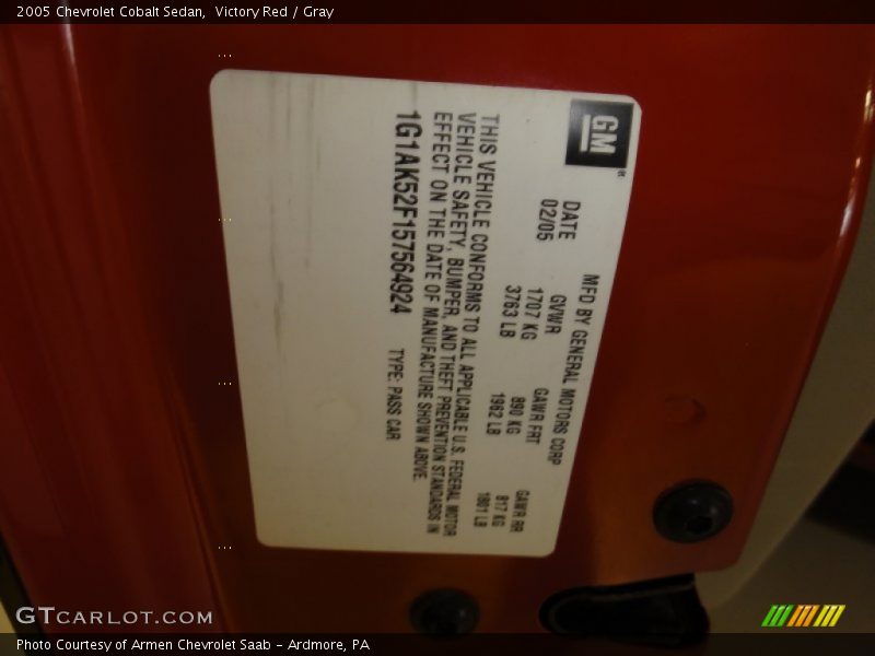 Victory Red / Gray 2005 Chevrolet Cobalt Sedan