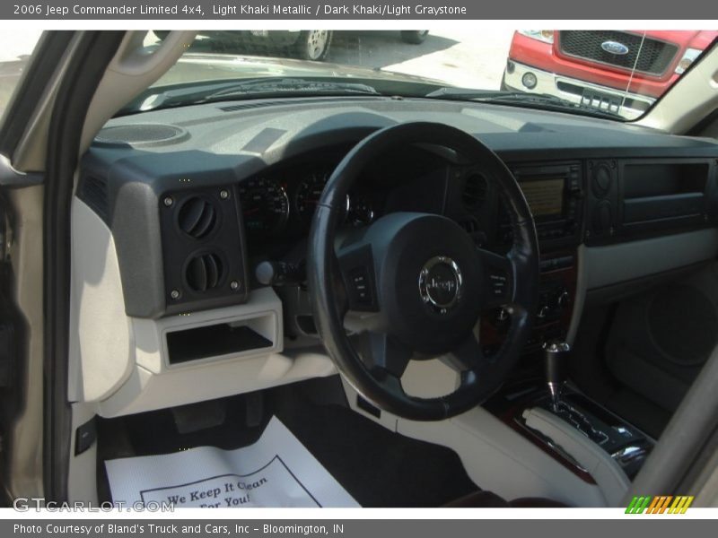 Light Khaki Metallic / Dark Khaki/Light Graystone 2006 Jeep Commander Limited 4x4