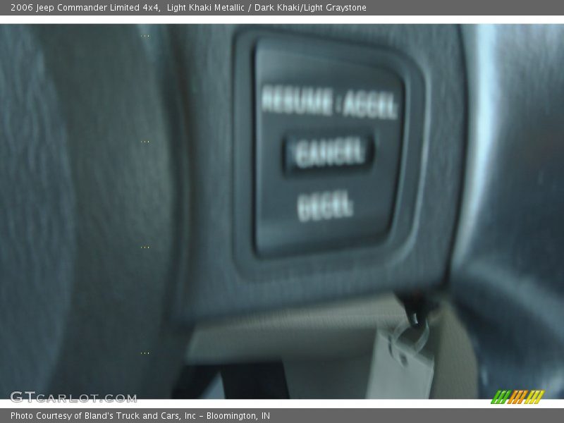 Light Khaki Metallic / Dark Khaki/Light Graystone 2006 Jeep Commander Limited 4x4