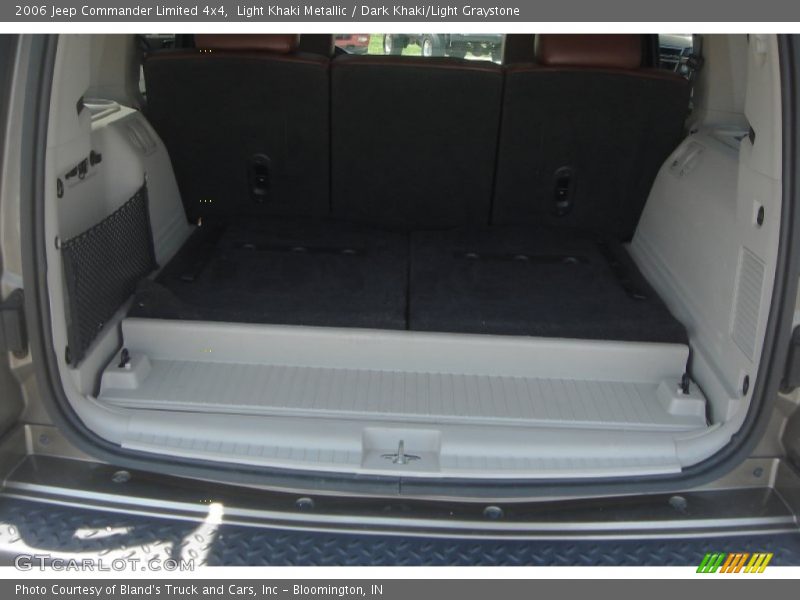 Light Khaki Metallic / Dark Khaki/Light Graystone 2006 Jeep Commander Limited 4x4