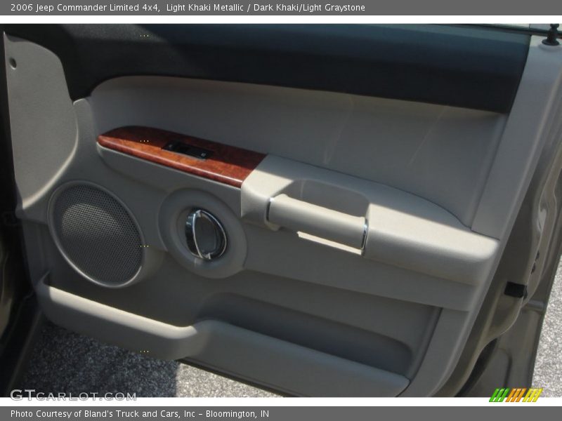 Light Khaki Metallic / Dark Khaki/Light Graystone 2006 Jeep Commander Limited 4x4