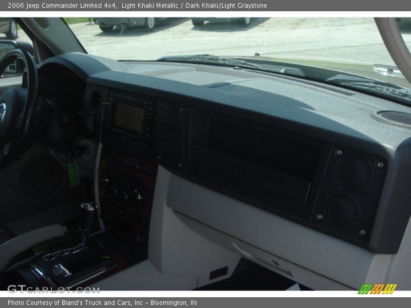 Light Khaki Metallic / Dark Khaki/Light Graystone 2006 Jeep Commander Limited 4x4