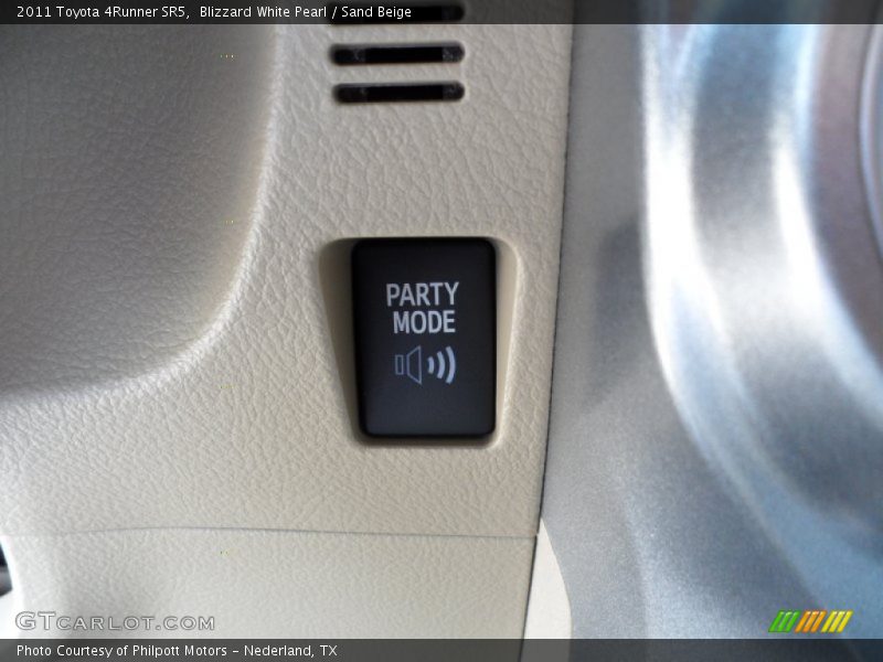 Blizzard White Pearl / Sand Beige 2011 Toyota 4Runner SR5