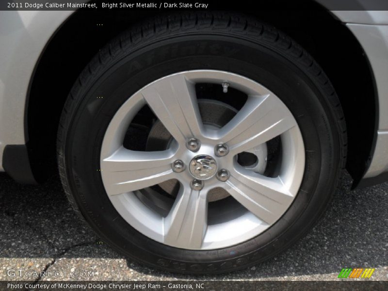 Bright Silver Metallic / Dark Slate Gray 2011 Dodge Caliber Mainstreet