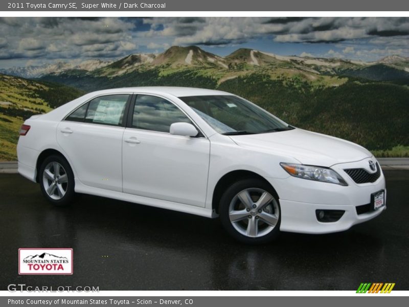 Super White / Dark Charcoal 2011 Toyota Camry SE