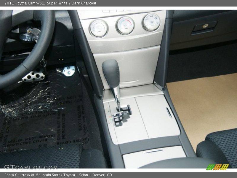 Super White / Dark Charcoal 2011 Toyota Camry SE