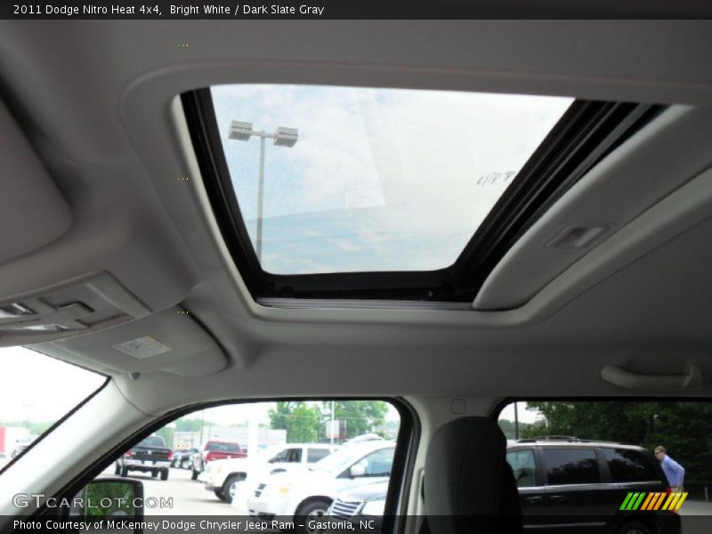 Bright White / Dark Slate Gray 2011 Dodge Nitro Heat 4x4