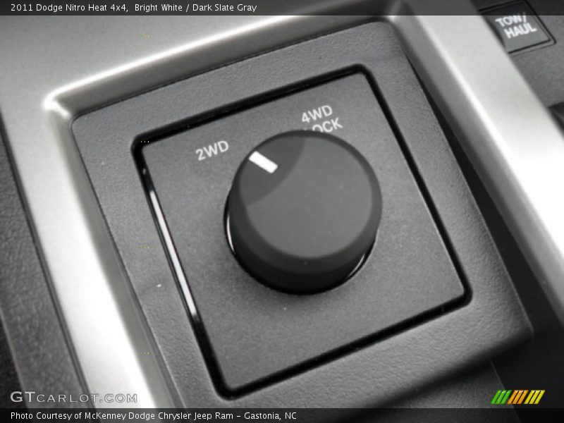 Bright White / Dark Slate Gray 2011 Dodge Nitro Heat 4x4