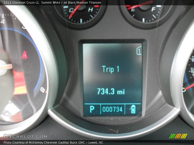 Summit White / Jet Black/Medium Titanium 2011 Chevrolet Cruze LS