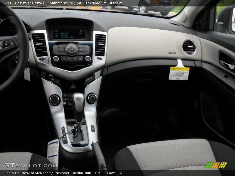 Summit White / Jet Black/Medium Titanium 2011 Chevrolet Cruze LS