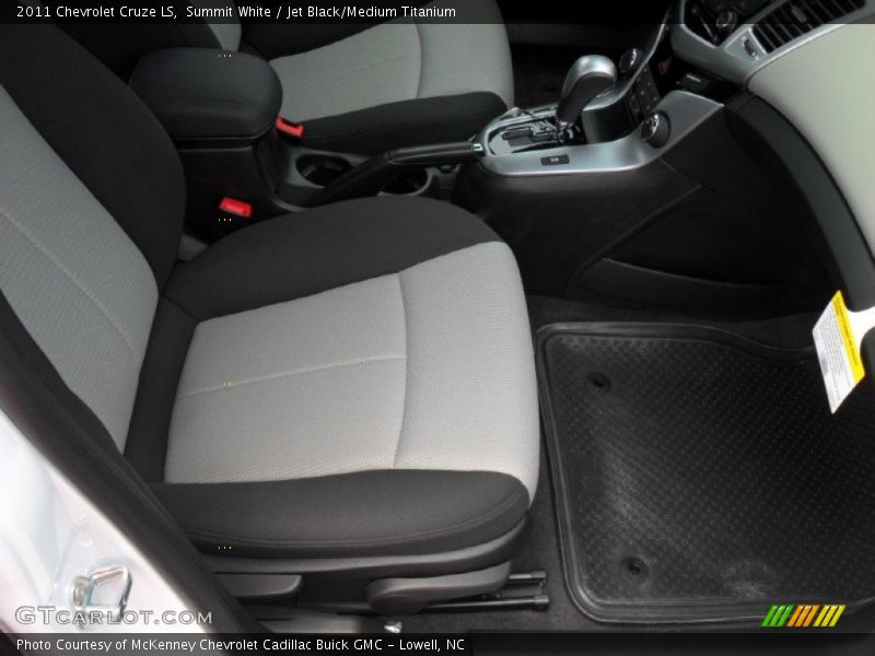 Summit White / Jet Black/Medium Titanium 2011 Chevrolet Cruze LS