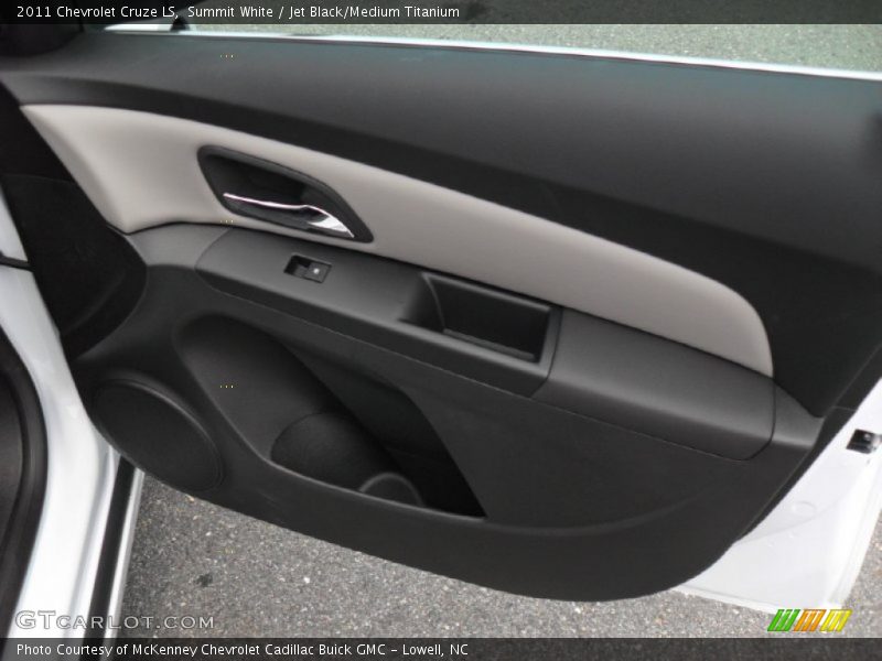 Summit White / Jet Black/Medium Titanium 2011 Chevrolet Cruze LS