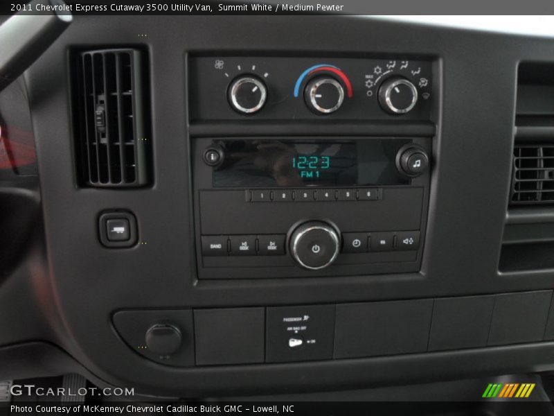 Summit White / Medium Pewter 2011 Chevrolet Express Cutaway 3500 Utility Van