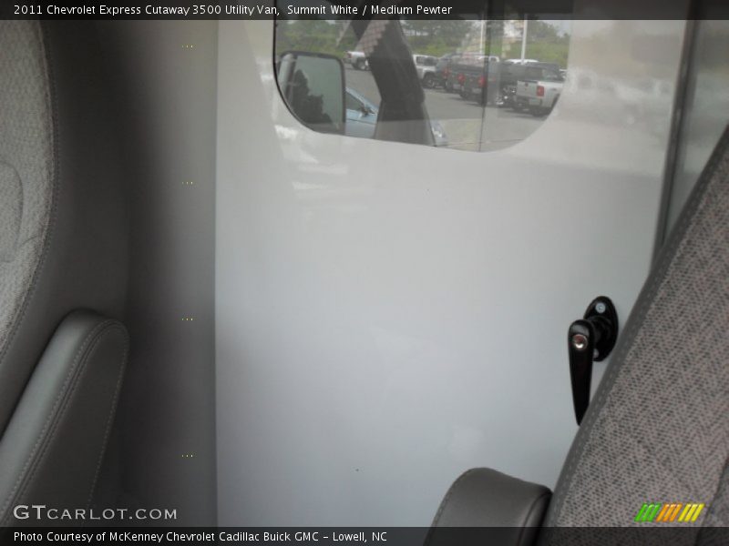 Summit White / Medium Pewter 2011 Chevrolet Express Cutaway 3500 Utility Van