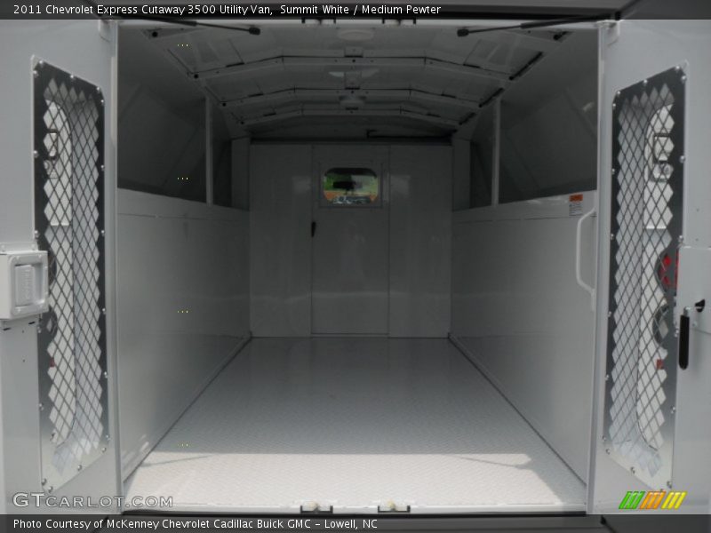 Summit White / Medium Pewter 2011 Chevrolet Express Cutaway 3500 Utility Van