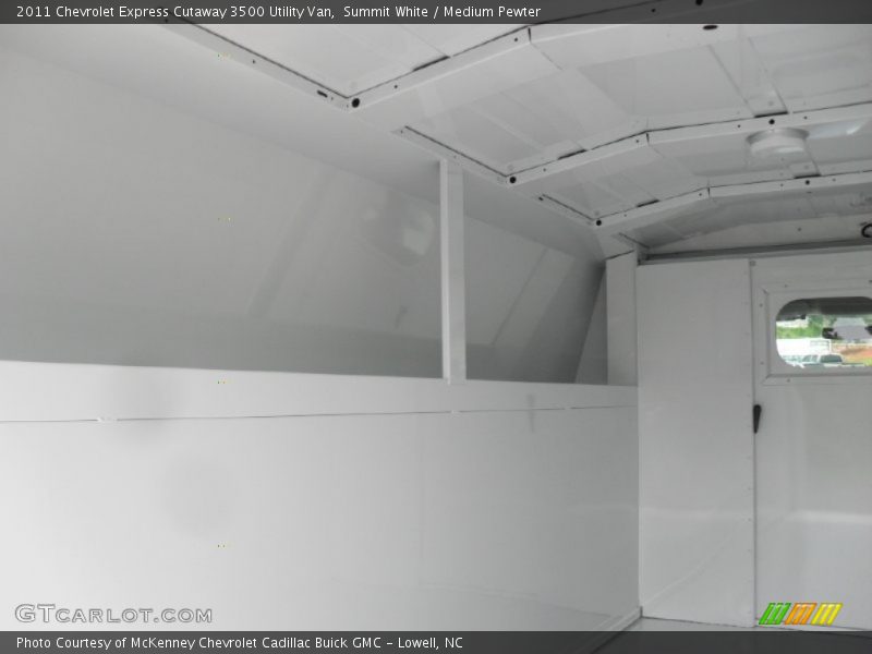 Summit White / Medium Pewter 2011 Chevrolet Express Cutaway 3500 Utility Van