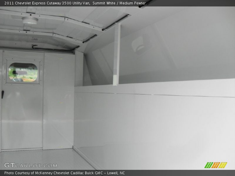 Summit White / Medium Pewter 2011 Chevrolet Express Cutaway 3500 Utility Van