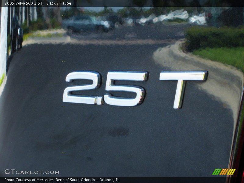  2005 S60 2.5T Logo