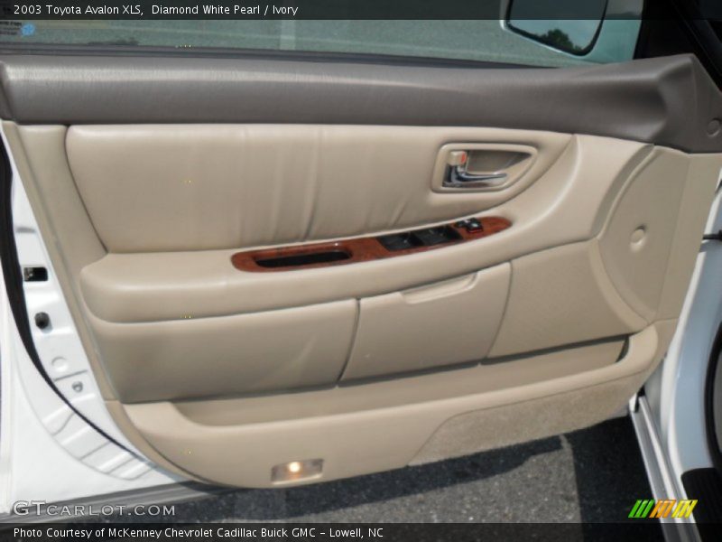 Diamond White Pearl / Ivory 2003 Toyota Avalon XLS