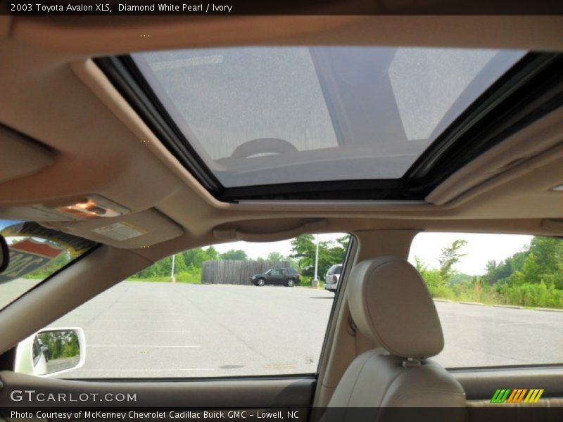 Diamond White Pearl / Ivory 2003 Toyota Avalon XLS