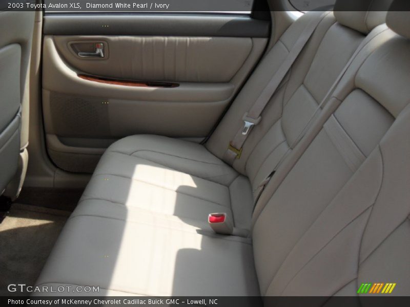 Diamond White Pearl / Ivory 2003 Toyota Avalon XLS
