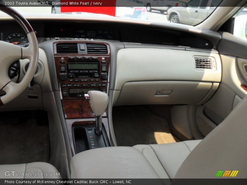 Diamond White Pearl / Ivory 2003 Toyota Avalon XLS