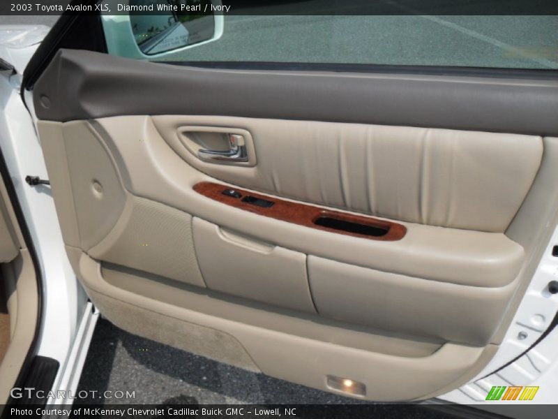 Diamond White Pearl / Ivory 2003 Toyota Avalon XLS