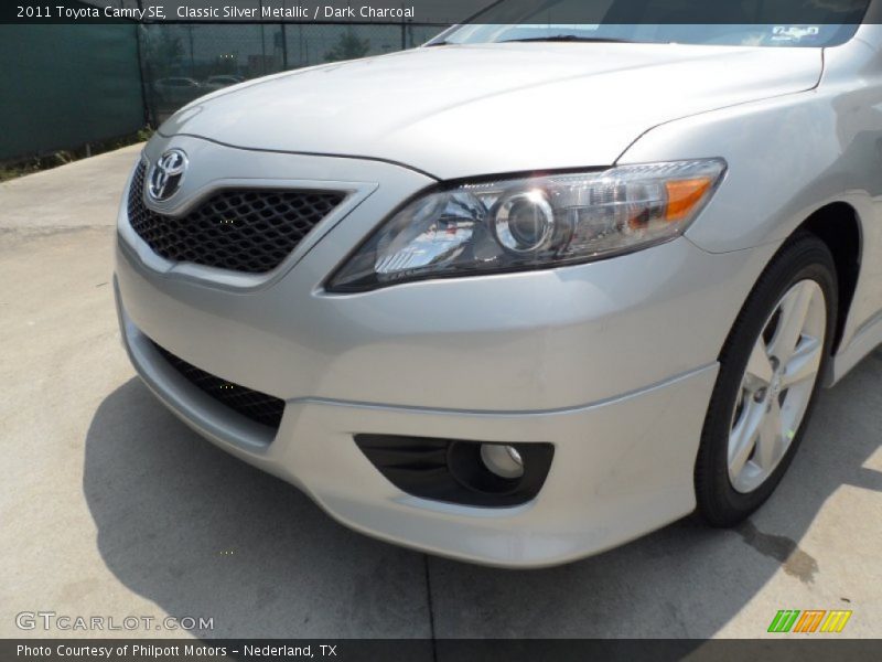 Classic Silver Metallic / Dark Charcoal 2011 Toyota Camry SE
