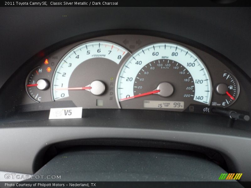 Classic Silver Metallic / Dark Charcoal 2011 Toyota Camry SE