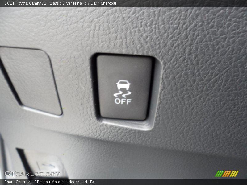 Classic Silver Metallic / Dark Charcoal 2011 Toyota Camry SE