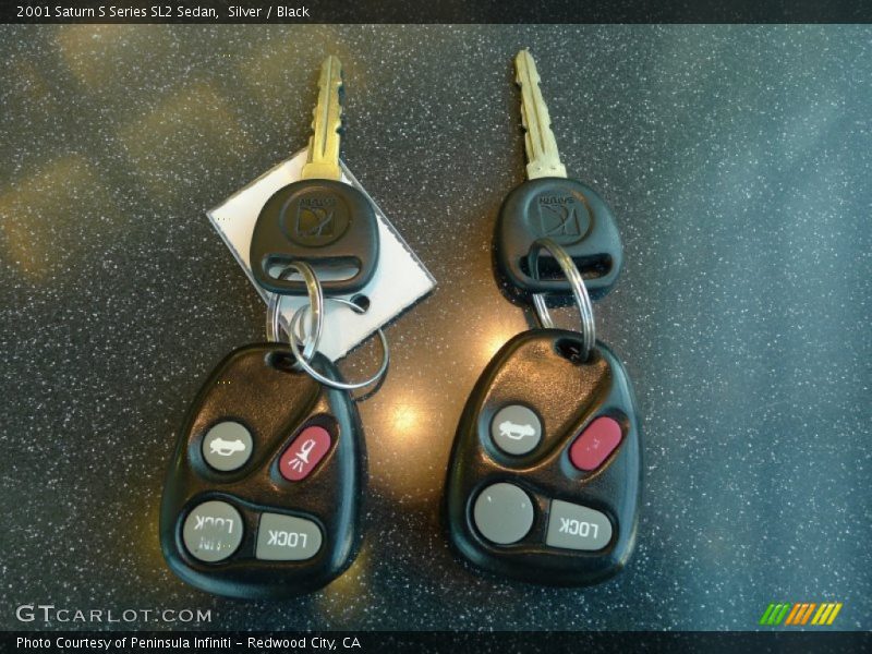 Silver / Black 2001 Saturn S Series SL2 Sedan
