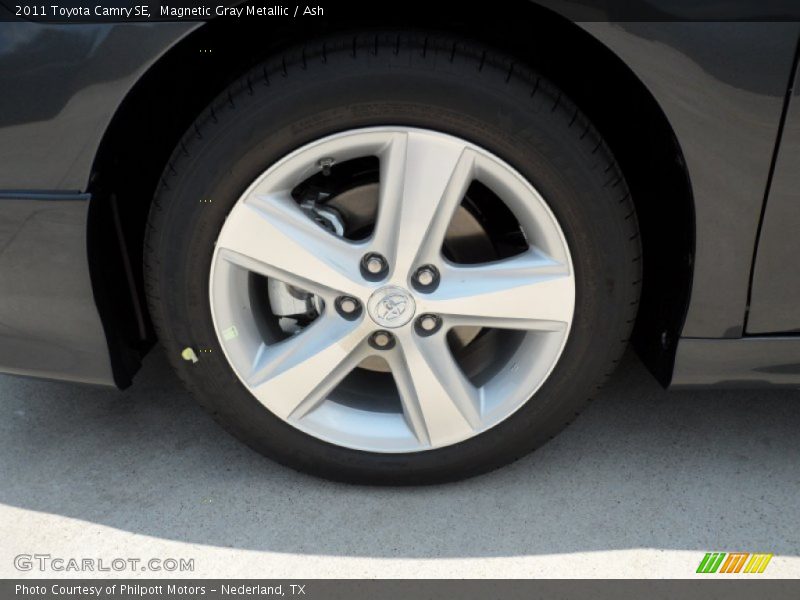 Magnetic Gray Metallic / Ash 2011 Toyota Camry SE