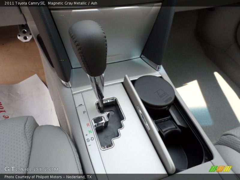 Magnetic Gray Metallic / Ash 2011 Toyota Camry SE