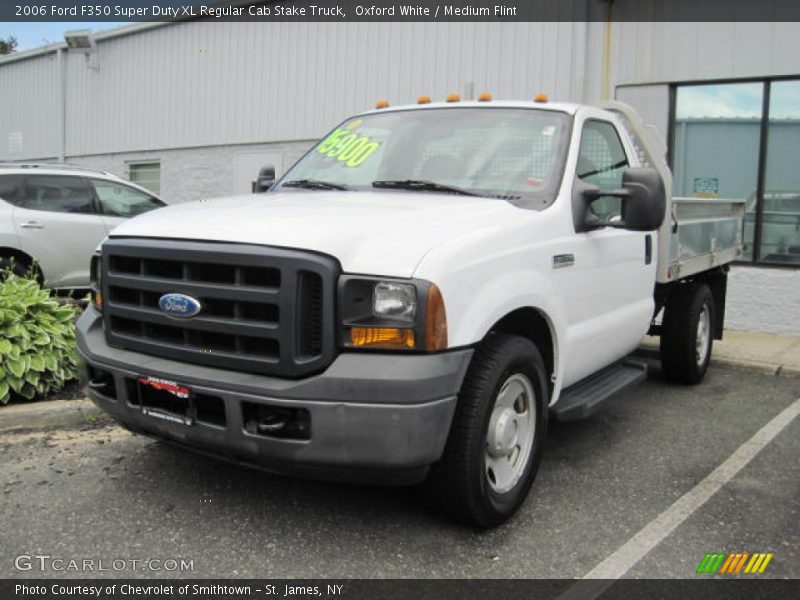 Oxford White / Medium Flint 2006 Ford F350 Super Duty XL Regular Cab Stake Truck