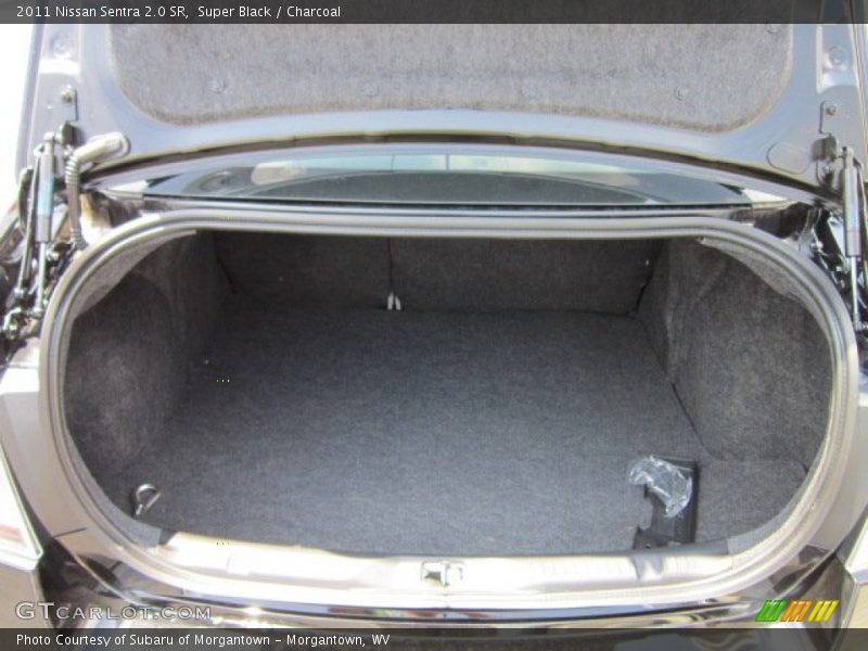 Super Black / Charcoal 2011 Nissan Sentra 2.0 SR