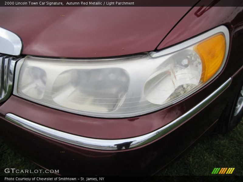 Autumn Red Metallic / Light Parchment 2000 Lincoln Town Car Signature