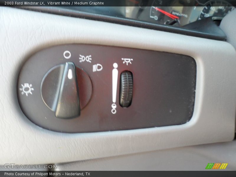 Vibrant White / Medium Graphite 2003 Ford Windstar LX