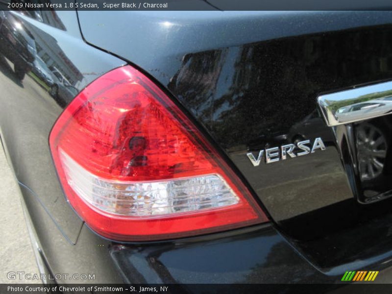 Super Black / Charcoal 2009 Nissan Versa 1.8 S Sedan