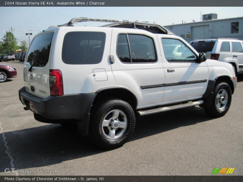 Avalanche White / Charcoal 2004 Nissan Xterra XE 4x4
