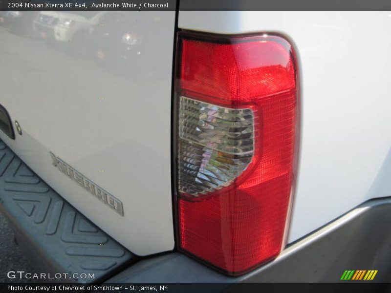 Avalanche White / Charcoal 2004 Nissan Xterra XE 4x4