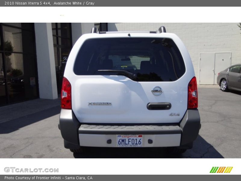 Avalanche White / Gray 2010 Nissan Xterra S 4x4