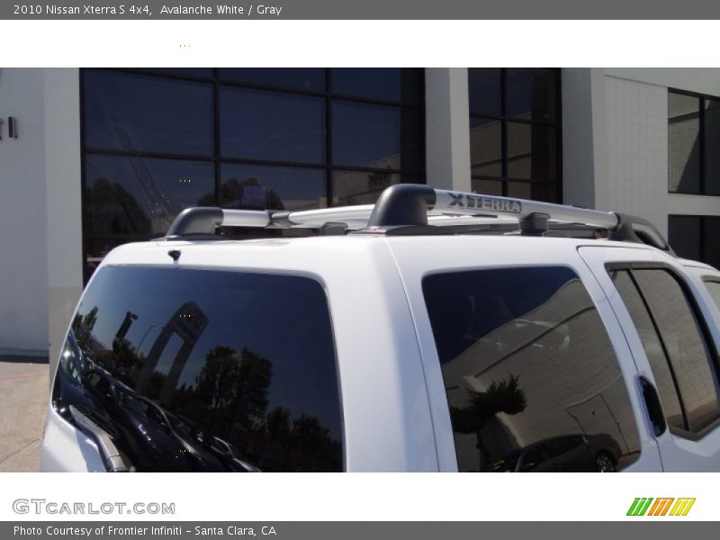 Avalanche White / Gray 2010 Nissan Xterra S 4x4