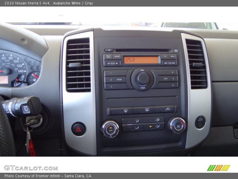 Avalanche White / Gray 2010 Nissan Xterra S 4x4