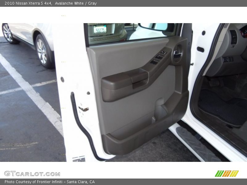 Avalanche White / Gray 2010 Nissan Xterra S 4x4