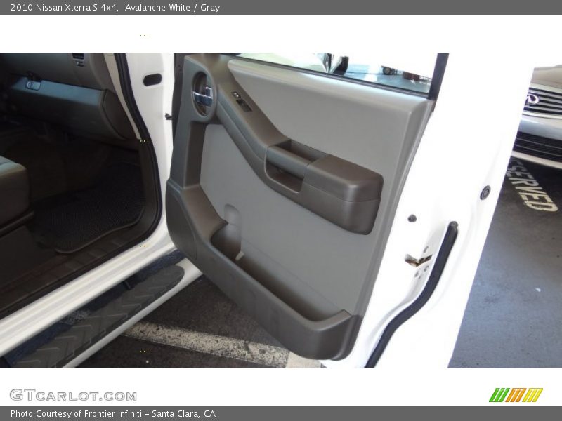 Avalanche White / Gray 2010 Nissan Xterra S 4x4
