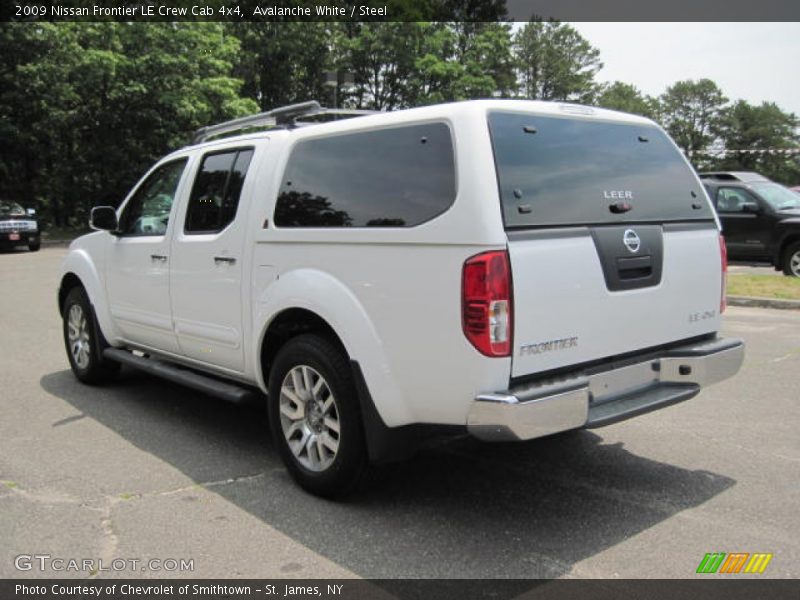 Avalanche White / Steel 2009 Nissan Frontier LE Crew Cab 4x4